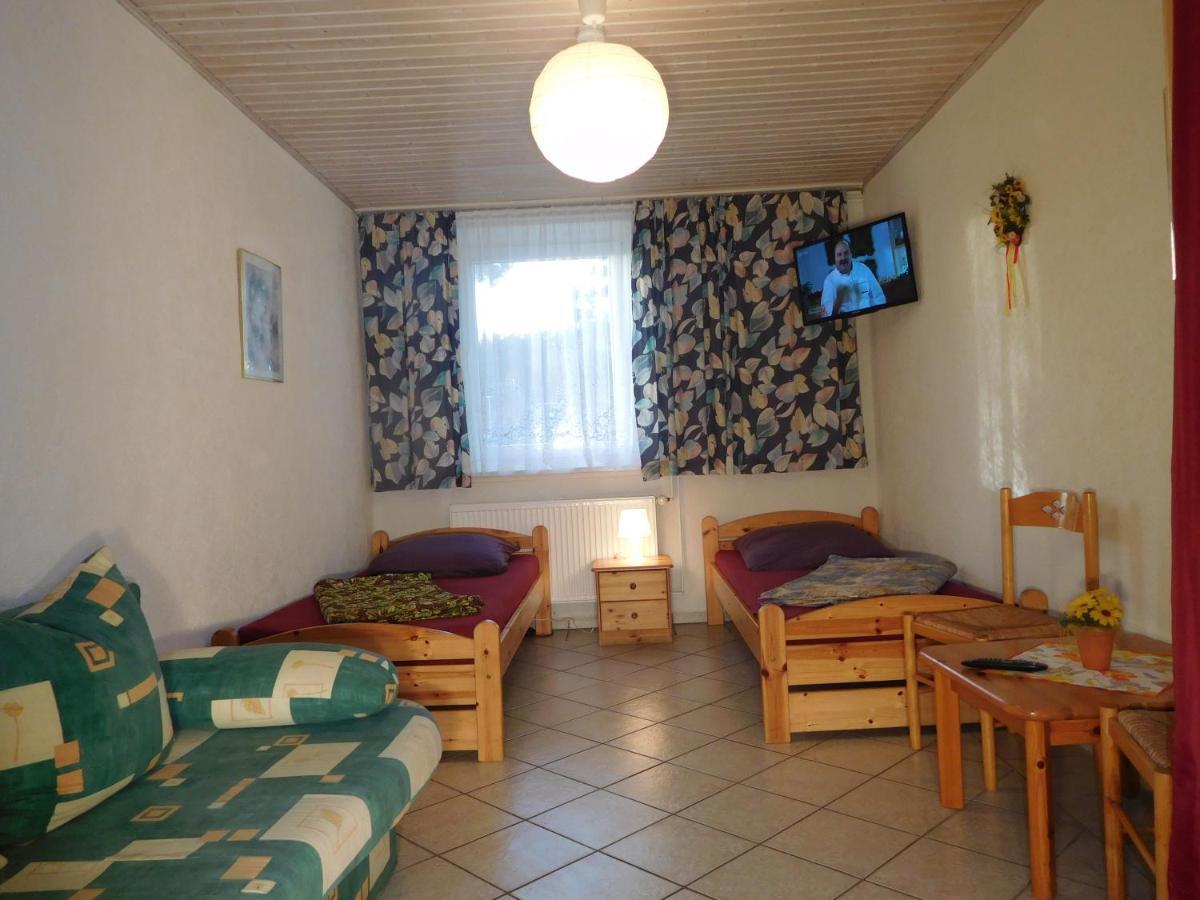 Hostel Waldhaus Am Ferienpark Mirow -Zimmer Du Wc Exterior foto